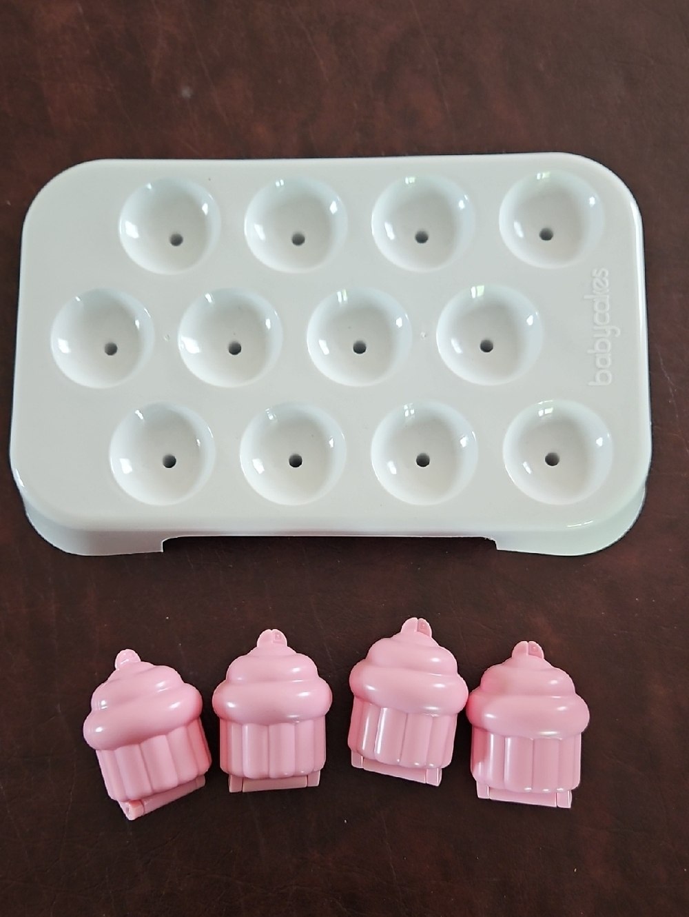 Babycakes White 12 Cake Pop Holder With 4 Pink Cupcake Molds